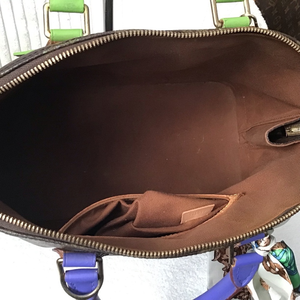 Louis Vuitton Bag - Picture 12 of 16